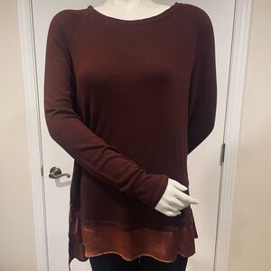 Red Haute twofer knit/ silk tunic top: 
Body Color: Burgundy: Size Medium